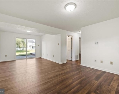 136 Nightingale Avenue - Photo Thumbnail 23