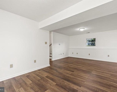 136 Nightingale Avenue - Photo Thumbnail 24