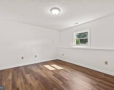 136 Nightingale Avenue - Photo Thumbnail 25