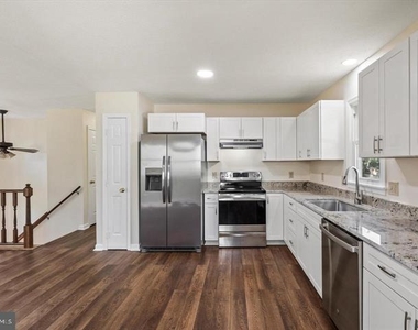 136 Nightingale Avenue - Photo Thumbnail 11