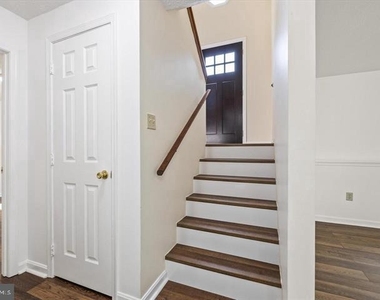 136 Nightingale Avenue - Photo Thumbnail 18