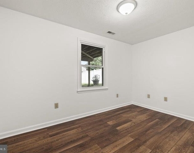 136 Nightingale Avenue - Photo Thumbnail 21