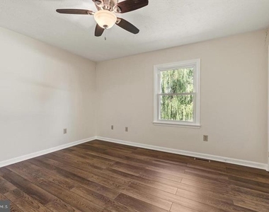 136 Nightingale Avenue - Photo Thumbnail 13