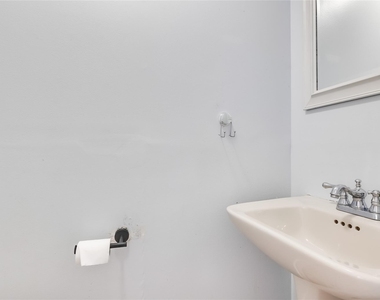2106 Heather Dr - Photo Thumbnail 16