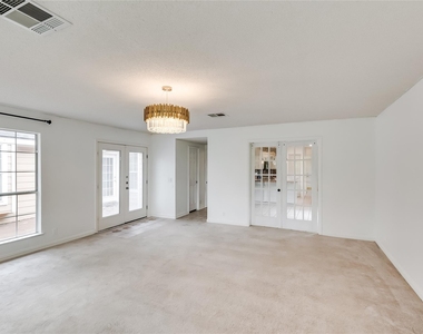 2106 Heather Dr - Photo Thumbnail 14
