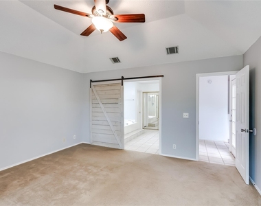 2106 Heather Dr - Photo Thumbnail 18
