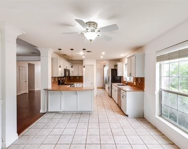 2106 Heather Dr - Photo Thumbnail 12
