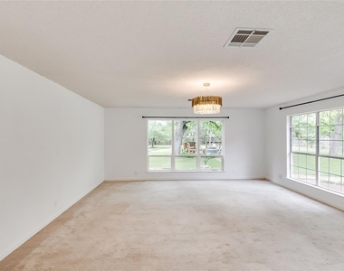 2106 Heather Dr - Photo Thumbnail 15