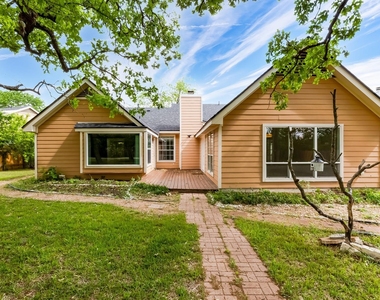 2106 Heather Dr - Photo Thumbnail 30