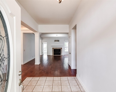 2106 Heather Dr - Photo Thumbnail 3