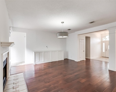 2106 Heather Dr - Photo Thumbnail 8