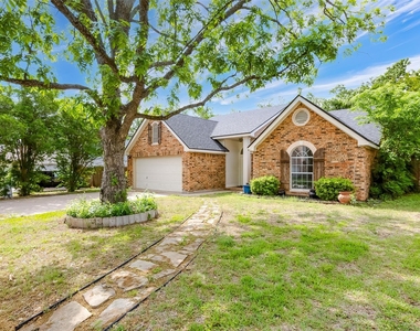 2106 Heather Dr - Photo Thumbnail 1