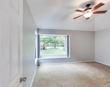 2106 Heather Dr - Photo Thumbnail 17