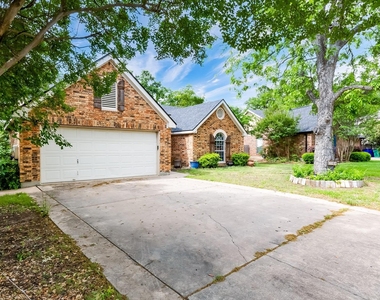 2106 Heather Dr - Photo Thumbnail 2