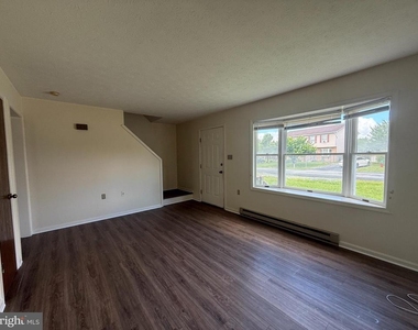110 Cascade Circle - Photo Thumbnail 2