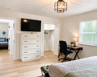 1705 Cricket Hollow Dr - Photo Thumbnail 8