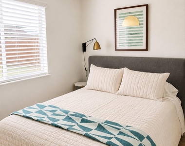 1705 Cricket Hollow Dr - Photo Thumbnail 9