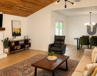 1705 Cricket Hollow Dr - Photo Thumbnail 1
