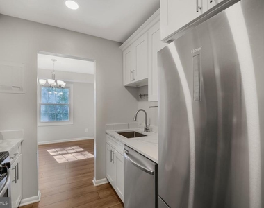 3860 Lyndhurst Drive - Photo Thumbnail 8