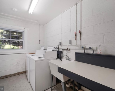 3860 Lyndhurst Drive - Photo Thumbnail 16