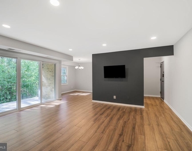 3860 Lyndhurst Drive - Photo Thumbnail 1