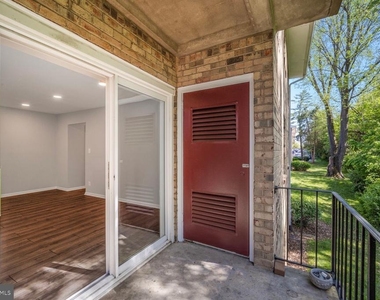 3860 Lyndhurst Drive - Photo Thumbnail 4