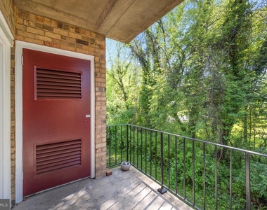 3860 Lyndhurst Drive - Photo Thumbnail 3