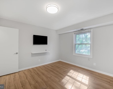 3860 Lyndhurst Drive - Photo Thumbnail 13
