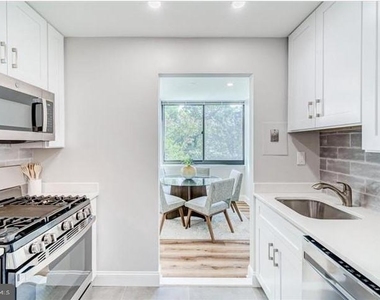 600 Roosevelt Boulevard - Photo Thumbnail 12