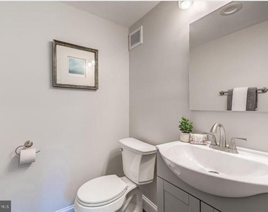 600 Roosevelt Boulevard - Photo Thumbnail 25