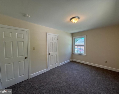 216 W Broaddus Avenue - Photo Thumbnail 11