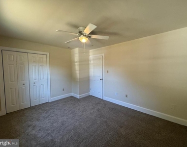 216 W Broaddus Avenue - Photo Thumbnail 15