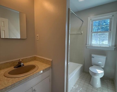 216 W Broaddus Avenue - Photo Thumbnail 12
