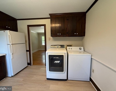 216 W Broaddus Avenue - Photo Thumbnail 8