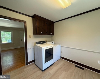 216 W Broaddus Avenue - Photo Thumbnail 9