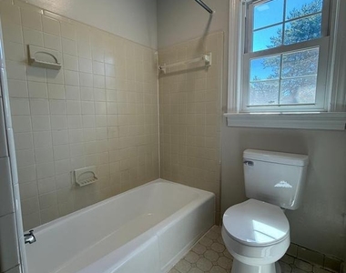 216 W Broaddus Avenue - Photo Thumbnail 13