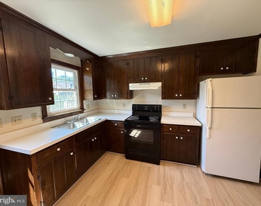 216 W Broaddus Avenue - Photo Thumbnail 7