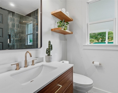 1122 Gunter St - Photo Thumbnail 9