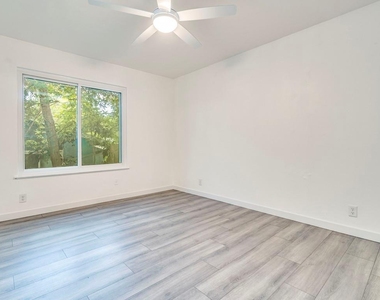 1607 Valleyridge Dr - Photo Thumbnail 9
