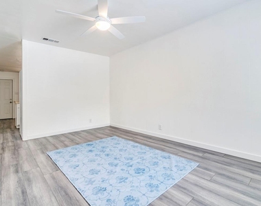 1607 Valleyridge Dr - Photo Thumbnail 8