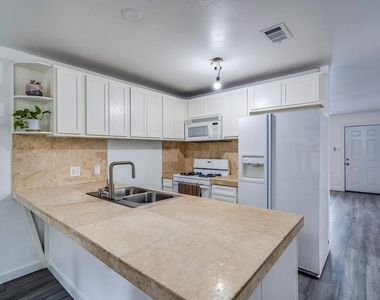 1607 Valleyridge Dr - Photo Thumbnail 2