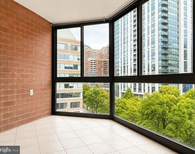 1001 N Randolph Street - Photo Thumbnail 4