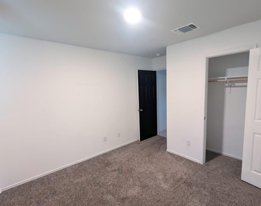 154 Hammond Ct - Photo Thumbnail 8