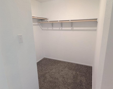 154 Hammond Ct - Photo Thumbnail 7