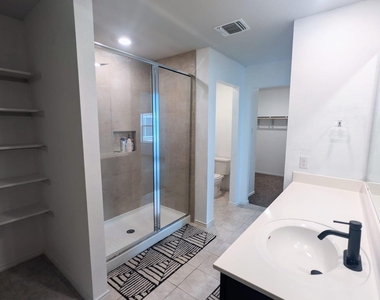 154 Hammond Ct - Photo Thumbnail 4