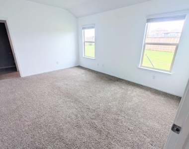 154 Hammond Ct - Photo Thumbnail 3