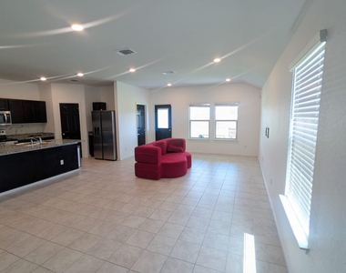154 Hammond Ct - Photo Thumbnail 2