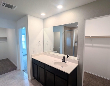 154 Hammond Ct - Photo Thumbnail 6