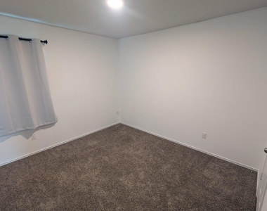 154 Hammond Ct - Photo Thumbnail 12