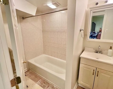 1326 S Columbus Street - Photo Thumbnail 16